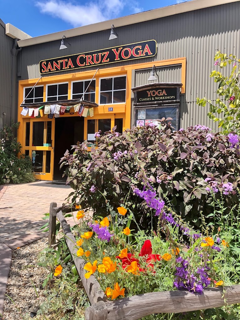 Santa Cruz Yoga, a Santa Cruz County fitness business advertising a student discount